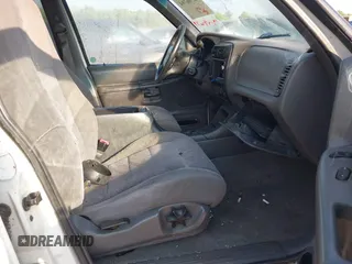 2001 Ford Explorer XLT with VIN 1FMZU83P21UB49096, listed as a IAAI auction lot 42586794 with 173,296 mi miles and . Bid and sale history available at DreamBid. Image 5.