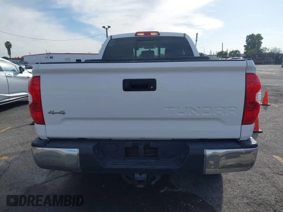 2017 Toyota Tundra SR z VIN 5TFUY5F12HX677173, wystawiony jako IAAI lot #41593761 z przebiegiem 186 206 mil mil oraz . Historia ofert i sprzedaży dostępna na DreamBid. Obrazek 16.