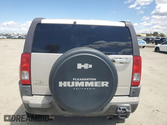 2006 Hummer H3 z VIN 5GTDN136568143263, wystawiony jako Copart lot #54889795 z przebiegiem 321 489 mil mil oraz Tytuł czysty. Historia ofert i sprzedaży dostępna na DreamBid. Obrazek 6.