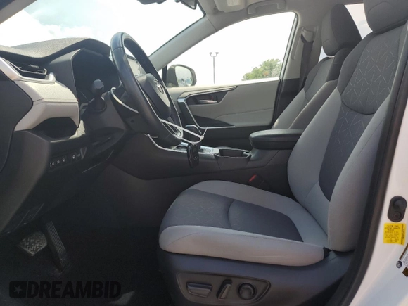 2020 Toyota RAV4 XLE with VIN JTMW1RFV8LD060197, listed as a Copart auction lot 61223725 with 33,135 mi miles and Salvage title. Bid and sale history available at DreamBid. Image 7.