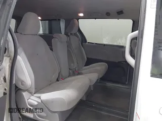 2018 Toyota Sienna LE Auto Access Seat with VIN 5TDKZ3DC4JS922290, listed as a IAAI auction lot 41615724 with 100,632 mi miles. Bid and sale history available at carsss.com. Image 8.