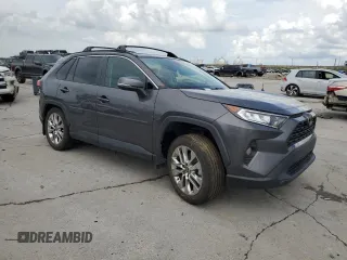 2021 Toyota RAV4 XLE Premium z VIN 2T3C1RFV2MC169635, wystawiony jako Copart lot #60987995 z przebiegiem Nie podano mil oraz Szkoda całkowita • Salvage title. Historia ofert i sprzedaży dostępna na DreamBid. Obrazek 4.