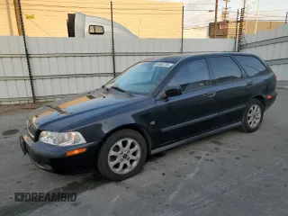 2001 Volvo V40 z VIN YV1VW29551F747214, wystawiony jako Copart lot #44844735 z przebiegiem 183 144 mil mil oraz Tytuł czysty. Historia ofert i sprzedaży dostępna na DreamBid. Obrazek 1.