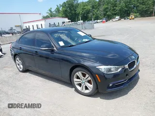 2016 BMW 3 Series 328i xDrive z VIN WBA8E3G52GNU02944, wystawiony jako IAAI lot #42429072 z przebiegiem 81 520 mil mil oraz . Historia ofert i sprzedaży dostępna na DreamBid. Obrazek 1.