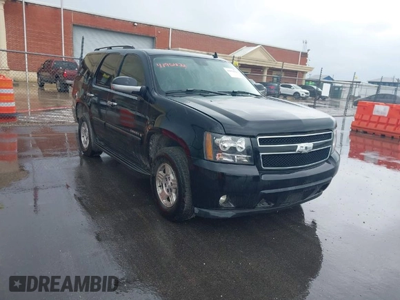 2007 Chevrolet Tahoe LS z VIN 1GNFC13C77R381209, wystawiony jako IAAI lot #41951832 z przebiegiem 145 205 mil mil oraz . Historia ofert i sprzedaży dostępna na DreamBid. Obrazek 1.