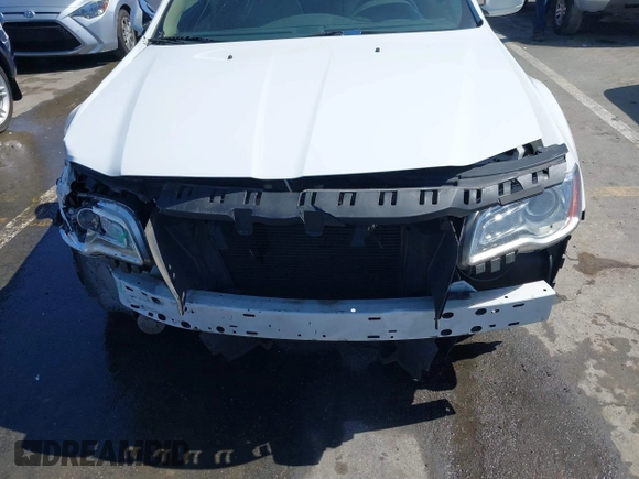 2014 Chrysler 300 z VIN 2C3CCAAG9EH301766, wystawiony jako IAAI lot #41811380 z przebiegiem 111 580 mil mil oraz . Historia ofert i sprzedaży dostępna na DreamBid. Obrazek 12.