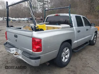 2006 Dodge Dakota ST z VIN 1D7HE28K76S702504, wystawiony jako IAAI lot #41926290 z przebiegiem 195 151 mil mil oraz . Historia ofert i sprzedaży dostępna na DreamBid. Obrazek 4.