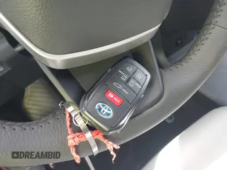 2025 Toyota Sienna XLE with VIN 5TDYRKEC7SS236507, listed as a IAAI auction lot 41635251 with 2,422 mi miles and . Bid and sale history available at DreamBid. Image 11.