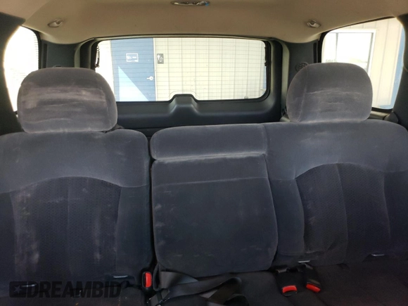 2002 Chevrolet Tahoe LS z VIN 1GNEC13V32J215385, wystawiony jako Copart lot #56666035 z przebiegiem 227 553 mil mil oraz Szkoda całkowita • Salvage title. Historia ofert i sprzedaży dostępna na DreamBid. Obrazek 10.