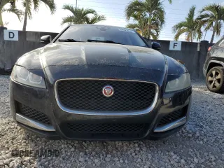 2017 Jaguar XF 35t Premium with VIN SAJBD4BVXHCY29179, listed as a Copart auction lot 84822414 with 122,207 mi miles and Clean Title. Bid and sale history available at carsss.com. Image 5.