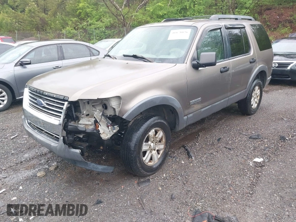 2006 Ford Explorer XLT z VIN 1FMEU63E36UA14864, wystawiony jako IAAI lot #41878026 z przebiegiem 221 134 mil mil oraz . Historia ofert i sprzedaży dostępna na DreamBid. Obrazek 2.