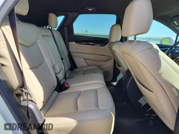 2017 Cadillac XT5 FWD z VIN 1GYKNARS2HZ173122, wystawiony jako Copart lot #63027715 z przebiegiem 130 467 mil mil oraz Czysty tytuł • Clean title. Historia ofert i sprzedaży dostępna na DreamBid. Obrazek 11.