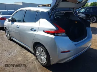 2025 Nissan LEAF S z VIN 1N4AZ1BV5SC550617, wystawiony jako IAAI lot #42295619 z przebiegiem 2 177 mil mil oraz . Historia ofert i sprzedaży dostępna na DreamBid. Obrazek 3.