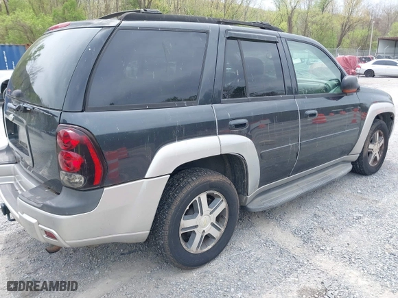 2005 Chevrolet TrailBlazer LT with VIN 1GNDT13S152284138, listed as a IAAI auction lot 42091842 with 183,263 mi miles. Bid and sale history available at carsss.com. Image 4.
