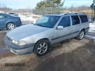 2000 Volvo V70 with VIN YV1LZ56D7Y2712994, listed as a IAAI auction lot 41642717 with 261,138 mi miles. Bid and sale history available at carsss.com. Image 2.