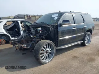 2008 Cadillac Escalade z VIN 1GYFK63828R141386, wystawiony jako IAAI lot #42069821 z przebiegiem Nie podano mil oraz . Historia ofert i sprzedaży dostępna na DreamBid. Obrazek 2.