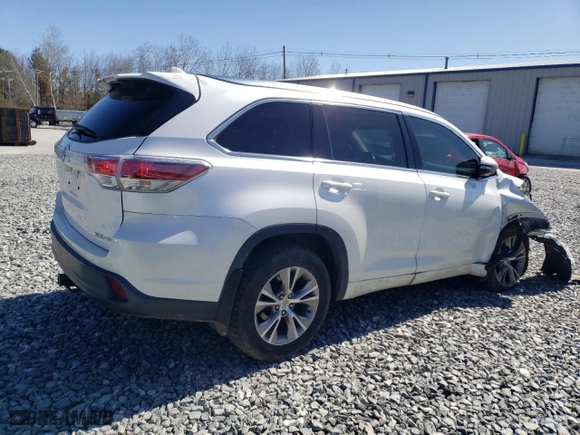 2015 Toyota Highlander XLE with VIN 5TDJKRFH2FS203543, listed as a Copart auction lot 52076675 with 62,013 mi miles and Clean Title. Bid and sale history available at carsss.com. Image 3.