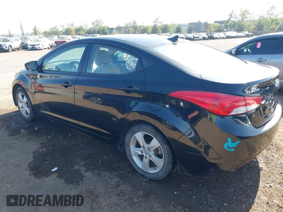 2013 Hyundai Elantra GLS z VIN KMHDH4AEXDU933572, wystawiony jako IAAI lot #42394567 z przebiegiem Nie podano mil oraz . Historia ofert i sprzedaży dostępna na DreamBid. Obrazek 3.