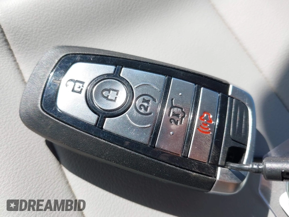 2025 Ford Expedition XLT с VIN 1FMJU1J85SEA23004, выставлен на аукционе IAAI как лот 42395289 с пробегом 1 917 миль миль и . История ставок и продаж доступна на DreamBid. Изображение 11.
