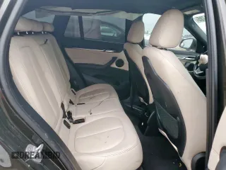 2017 BMW X1 xDrive28i z VIN WBXHT3C35H5F71683, wystawiony jako Copart lot #57761785 z przebiegiem 78 220 mil mil oraz Tytuł czysty. Historia ofert i sprzedaży dostępna na DreamBid. Obrazek 11.