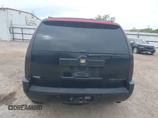 2010 Cadillac Escalade z VIN 1GYUCAEF1AR264105, wystawiony jako IAAI lot #41882488 z przebiegiem 190 113 mil mil oraz . Historia ofert i sprzedaży dostępna na DreamBid. Obrazek 17.