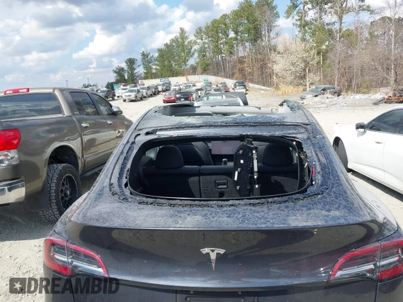 2025 Tesla Model Y Long Range with VIN 7SAYGDED3SA352138, listed as a IAAI auction lot 41760798 with 1,209 mi miles and . Bid and sale history available at DreamBid. Image 6.