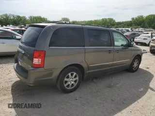 2010 Chrysler Town & Country Touring z VIN 2A4RR5D16AR415368, wystawiony jako Copart lot #55738015 z przebiegiem 127 871 mil mil oraz Szkoda całkowita • Salvage title. Historia ofert i sprzedaży dostępna na DreamBid. Obrazek 3.