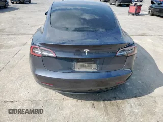 2021 Tesla Model 3 Standard Range Plus z VIN 5YJ3E1EA6MF082796, wystawiony jako Copart lot #53110955 z przebiegiem 92 009 mil mil oraz Szkoda całkowita • Salvage title. Historia ofert i sprzedaży dostępna na DreamBid. Obrazek 6.