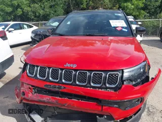 2024 Jeep Compass Limited z VIN 3C4NJDCN8RT595360, wystawiony jako IAAI lot #42323056 z przebiegiem 46 933 mil mil oraz . Historia ofert i sprzedaży dostępna na DreamBid. Obrazek 12.
