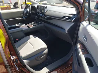 2021 Toyota Sienna XLE with VIN 5TDYSKFC9MS002567, listed as a IAAI auction lot 42162619 with 47,793 mi miles and . Bid and sale history available at DreamBid. Image 5.