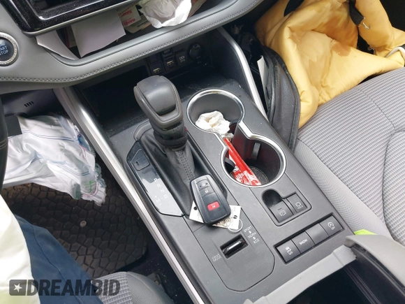 2021 Toyota Highlander L with VIN 5TDCZRAH1MS085834, listed as a IAAI auction lot 42104266 with 48,133 mi miles and . Bid and sale history available at DreamBid. Image 11.