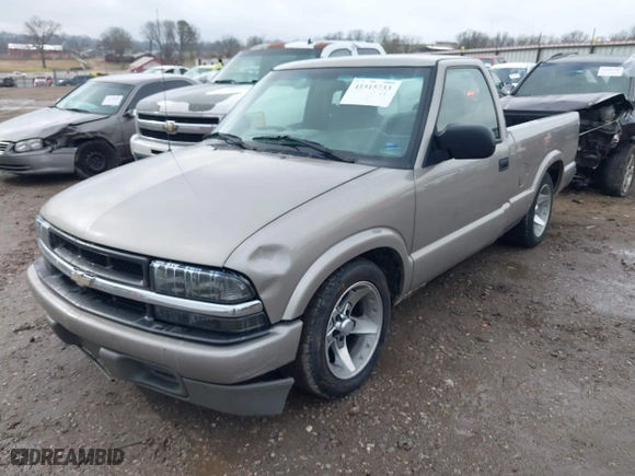 2000 Chevrolet S-10 LS with VIN 1GCCS14W2Y8168652, listed as a IAAI auction lot 41515733 with 263,672 mi miles. Bid and sale history available at carsss.com. Image 18.