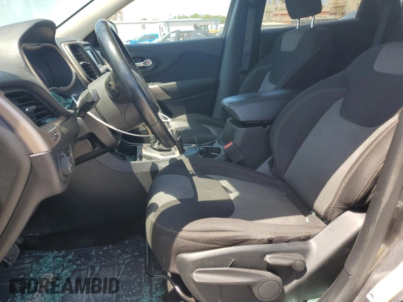 2018 Jeep Cherokee Latitude with VIN 1C4PJLCB4JD538320, listed as a Copart auction lot 52450105 with 82,674 mi miles and Salvage Title. Bid and sale history available at carsss.com. Image 7.