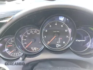 2018 Porsche Cayenne z VIN WP1AA2A24JKA02500, wystawiony jako IAAI lot #41885724 z przebiegiem 70 183 mil mil oraz . Historia ofert i sprzedaży dostępna na DreamBid. Obrazek 7.