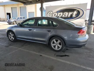 2014 Volkswagen Passat SE z VIN 1VWBT7A32EC090871, wystawiony jako Copart lot #57350735 z przebiegiem 106 002 mil mil oraz Czysty tytuł • Clean title. Historia ofert i sprzedaży dostępna na DreamBid. Obrazek 2.