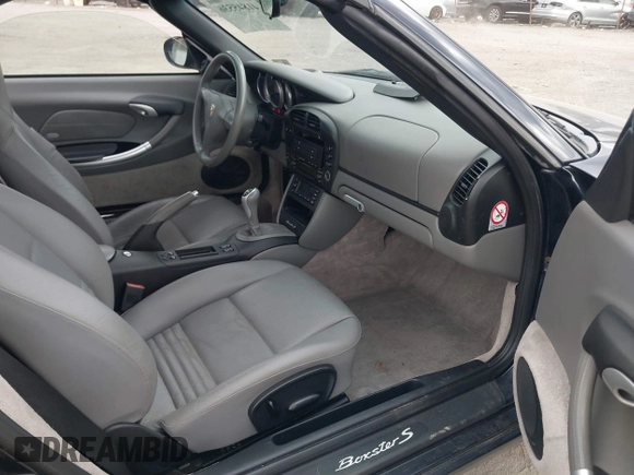 2003 Porsche Boxster S с VIN WP0CB29853U662035, выставлен на аукционе IAAI как лот 41845536 с пробегом 42 026 миль миль и . История ставок и продаж доступна на DreamBid. Изображение 5.