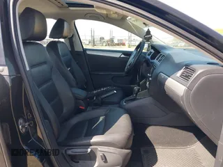 2014 Volkswagen Jetta Sedan SE w/Connectivity/Sunroof PZEV with VIN 3VWD17AJ8EM434456, listed as a IAAI auction lot 42099297 with 92,773 mi miles. Bid and sale history available at carsss.com. Image 5.