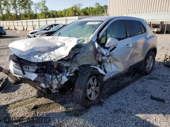 2020 Chevrolet Trax LS z VIN KL7CJKSB1LB312743, wystawiony jako Copart lot #52165565 z przebiegiem Nie podano mil oraz Szkoda całkowita • Salvage title. Historia ofert i sprzedaży dostępna na DreamBid. Obrazek 1.