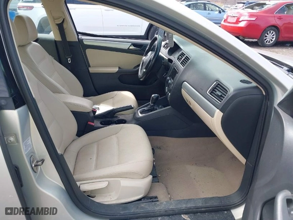 2011 Volkswagen Jetta Sedan SEL w/Sunroof PZEV with VIN 3VWLZ7AJ7BM112147, listed as a IAAI auction lot 41967599 with 196,665 mi miles. Bid and sale history available at carsss.com. Image 5.