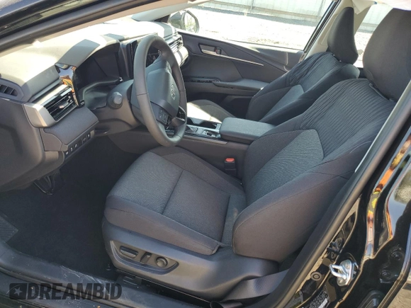 2025 Toyota Camry LE z VIN 4T1DAACK9SU117570, wystawiony jako Copart lot #54975145 z przebiegiem 2 385 mil mil oraz Szkoda całkowita • Salvage title. Historia ofert i sprzedaży dostępna na DreamBid. Obrazek 7.