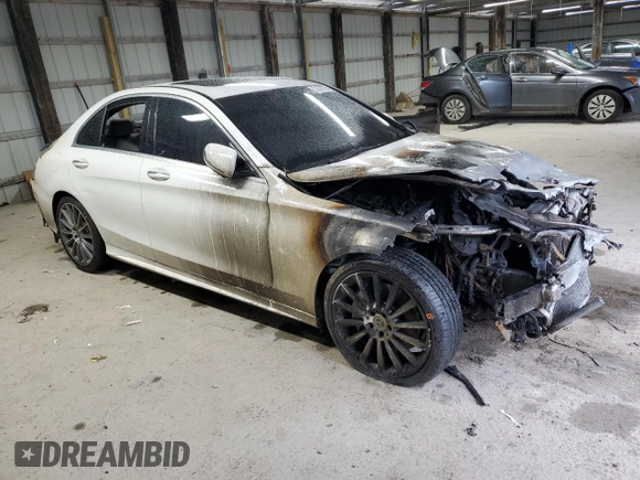 2018 Mercedes-Benz C 300 z VIN 55SWF4JB8JU237417, wystawiony jako Copart lot #57547745 z przebiegiem Nie podano mil oraz Szkoda całkowita • Salvage title. Historia ofert i sprzedaży dostępna na DreamBid. Obrazek 4.