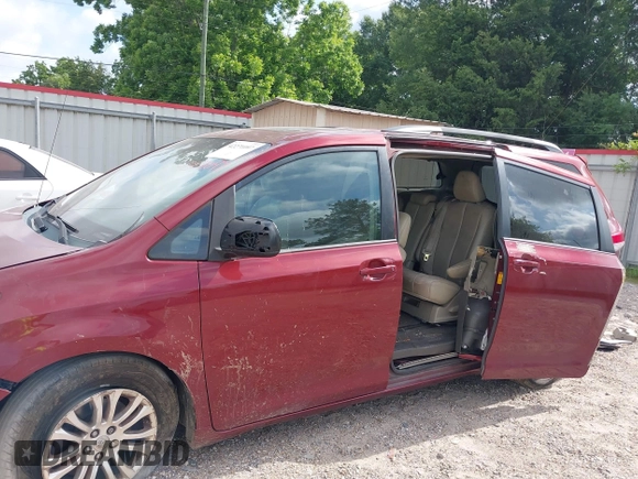 2013 Toyota Sienna XLE AAS z VIN 5TDYK3DC5DS380894, wystawiony jako IAAI lot #42271097 z przebiegiem 145 494 mil mil oraz . Historia ofert i sprzedaży dostępna na DreamBid. Obrazek 6.