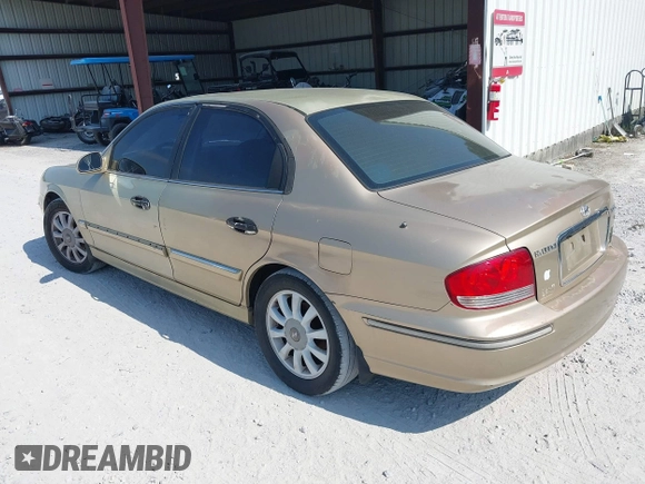 2003 Hyundai Sonata GLS with VIN KMHWF35H03A901839, listed as a IAAI auction lot 40601987 with 171,580 mi miles. Bid and sale history available at carsss.com. Image 3.