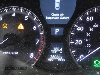 2009 Lexus LS 460 с VIN JTHCL46F095002661, выставлен на аукционе IAAI как лот 41873060 с пробегом 260 882 миль миль и . История ставок и продаж доступна на DreamBid. Изображение 16.