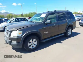 2007 Ford Explorer XLT z VIN 1FMEU63E77UA83607, wystawiony jako IAAI lot #42665029 z przebiegiem 127 542 mil mil oraz . Historia ofert i sprzedaży dostępna na DreamBid. Obrazek 2.