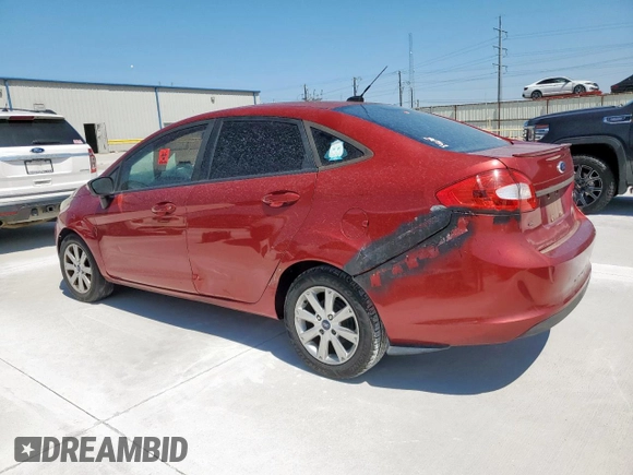 2013 Ford Fiesta SE z VIN 3FADP4BJXDM193759, wystawiony jako Copart lot #58230835 z przebiegiem 174 158 mil mil oraz Czysty tytuł • Clean title. Historia ofert i sprzedaży dostępna na DreamBid. Obrazek 2.