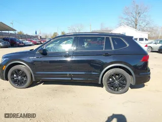 2022 Volkswagen Tiguan SE R-Line Black with VIN 3VVCB7AX1NM084993, listed as a IAAI auction lot 41502738 with 56,559 mi miles. Bid and sale history available at carsss.com. Image 15.