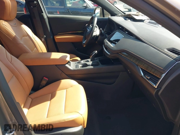 2020 Cadillac XT4 FWD Sport with VIN 1GYFZER4XLF032646, listed as a IAAI auction lot 42078928 with 11,987 mi miles and . Bid and sale history available at DreamBid. Image 5.