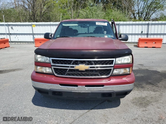 2006 Chevrolet Silverado 1500 LT2 with VIN 1GCEK19B16Z239586, listed as a Copart auction lot 54582435 with 214,211 mi miles and Clean Title. Bid and sale history available at carsss.com. Image 5.