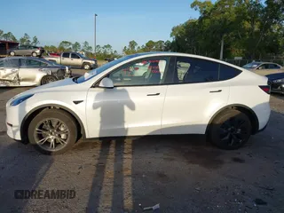 2024 Tesla Model Y Long Range z VIN 7SAYGDEE9RA291266, wystawiony jako IAAI lot #41956682 z przebiegiem 17 066 mil mil oraz . Historia ofert i sprzedaży dostępna na DreamBid. Obrazek 14.